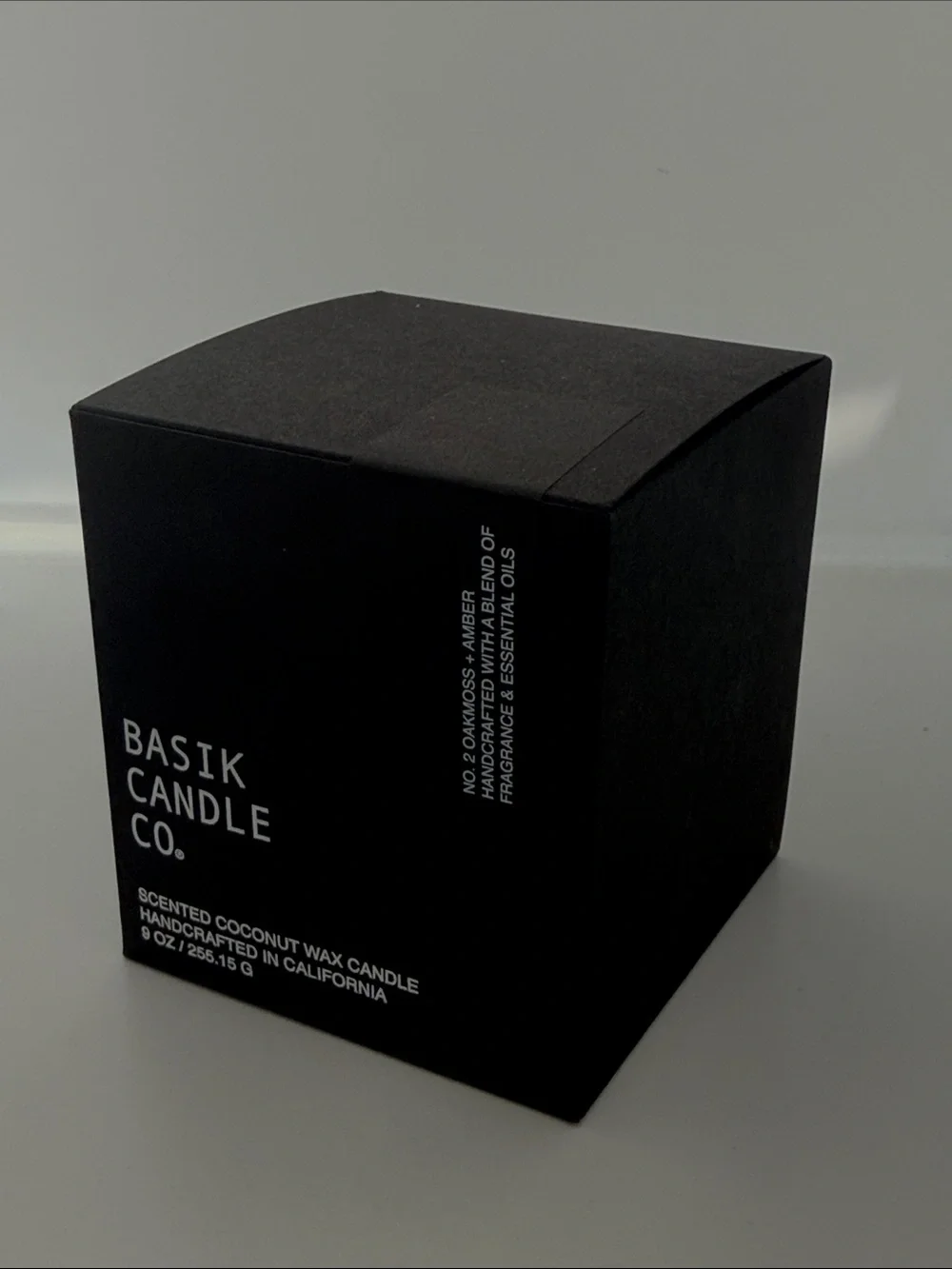 NIB BASIK CANDLE CO No. 2 Oakmoss + Amber Candle - 9oz / 255.15g